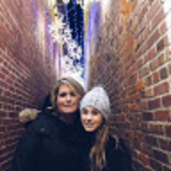 Meet your Posher, Holly - Picture 1 of 1